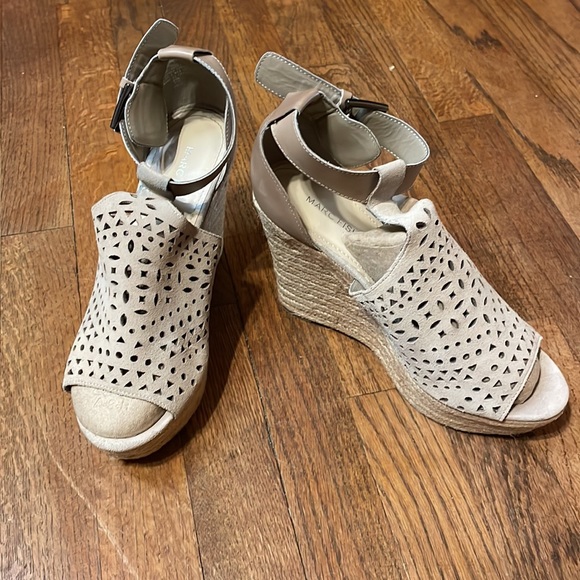 •MARC FISHER•TAN CUT OUT PERFORATED ESPADRILLE PLATFORM WEDGES SIZE 8.5 EUC - Picture 4 of 13